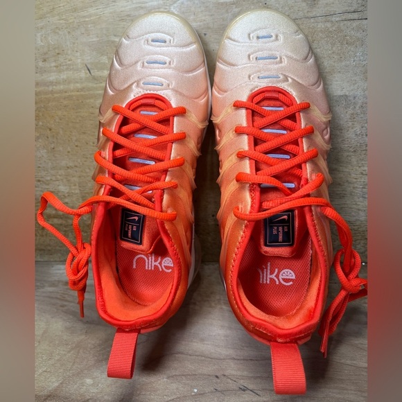 Nike Air VaporMax Plus Womens Size 6.5 Running Shoes Sneakers Guava Ice - Picture 7 of 12